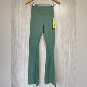 All In Motion Every Day Soft Ultra High-Rise Boot Cut Green Leggings Size XS NWT